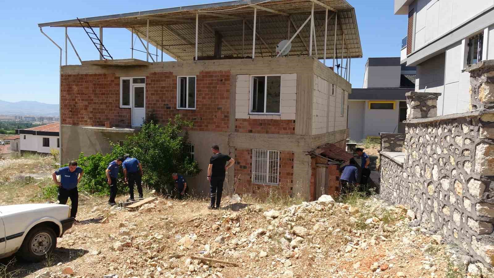 Pompalı t&uuml;fekle yaraladığı kişinin ardından polisle birlikte boş kartuş aradı