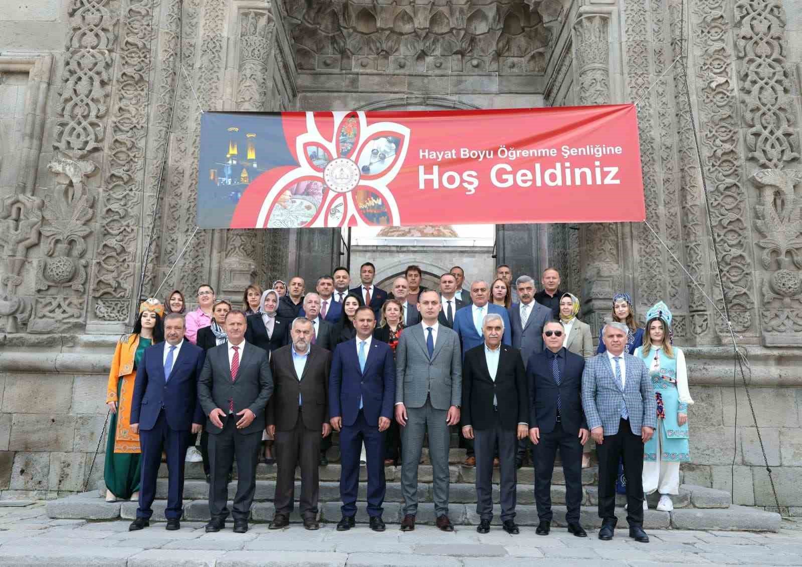 Hayat boyu &ouml;ğrenme haftası şenlikleri Erzurum&rsquo;da başladı
