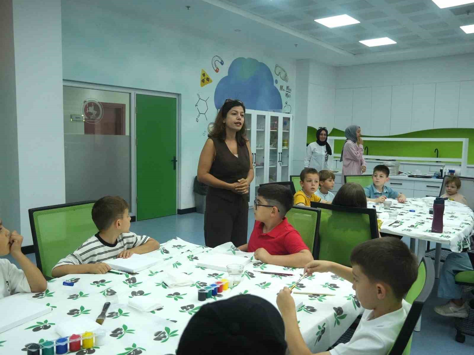 Yeşil gelecek at&ouml;lyesinde &ccedil;ocuklara &ccedil;evre bilinci