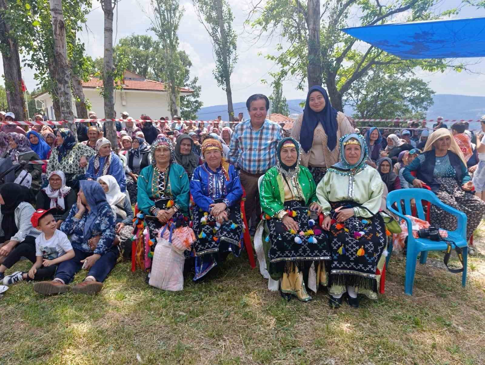 Binlerce insan Kiraz Festivali i&ccedil;in B&ouml;rez&rsquo;e akın etti