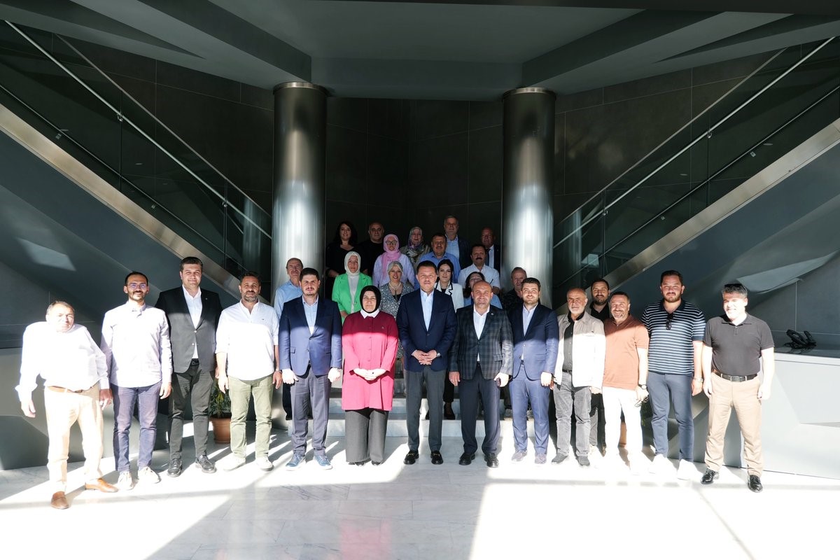 AK Parti İl Başkanı Gürhan Albayrak, kutsal topraklardan dönen Hatipoğlu’nu ziyaret etti