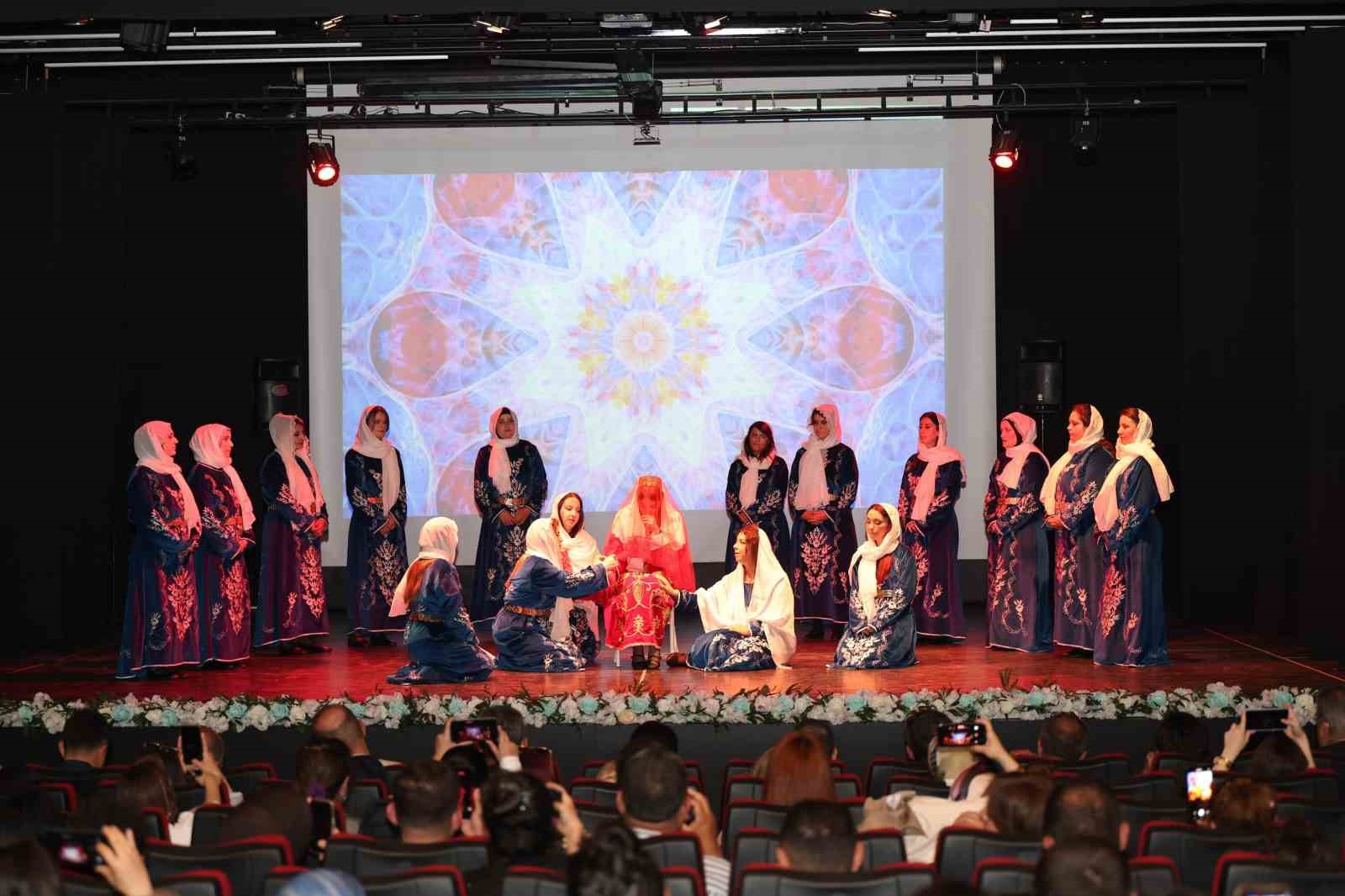 T&uuml;rkiye Y&uuml;zyılı Maarif modeli sahnede hayat buldu