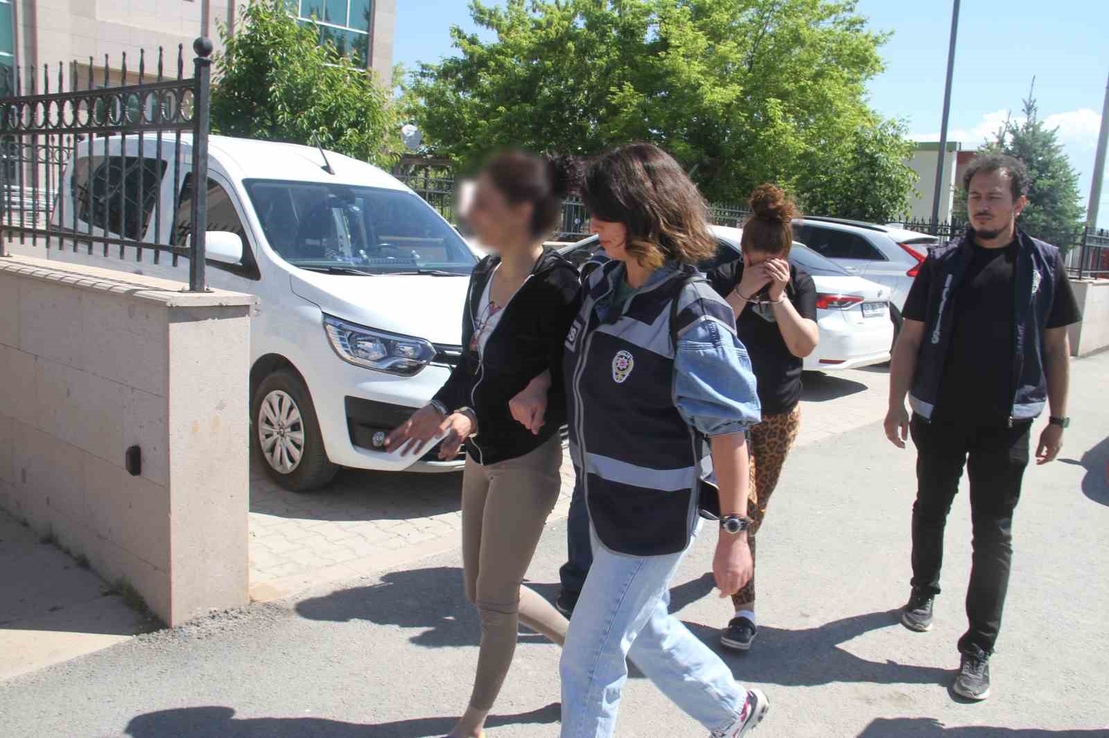 Konya&rsquo;da sahte altın dolandırıcıları adliyeye sevk edildi