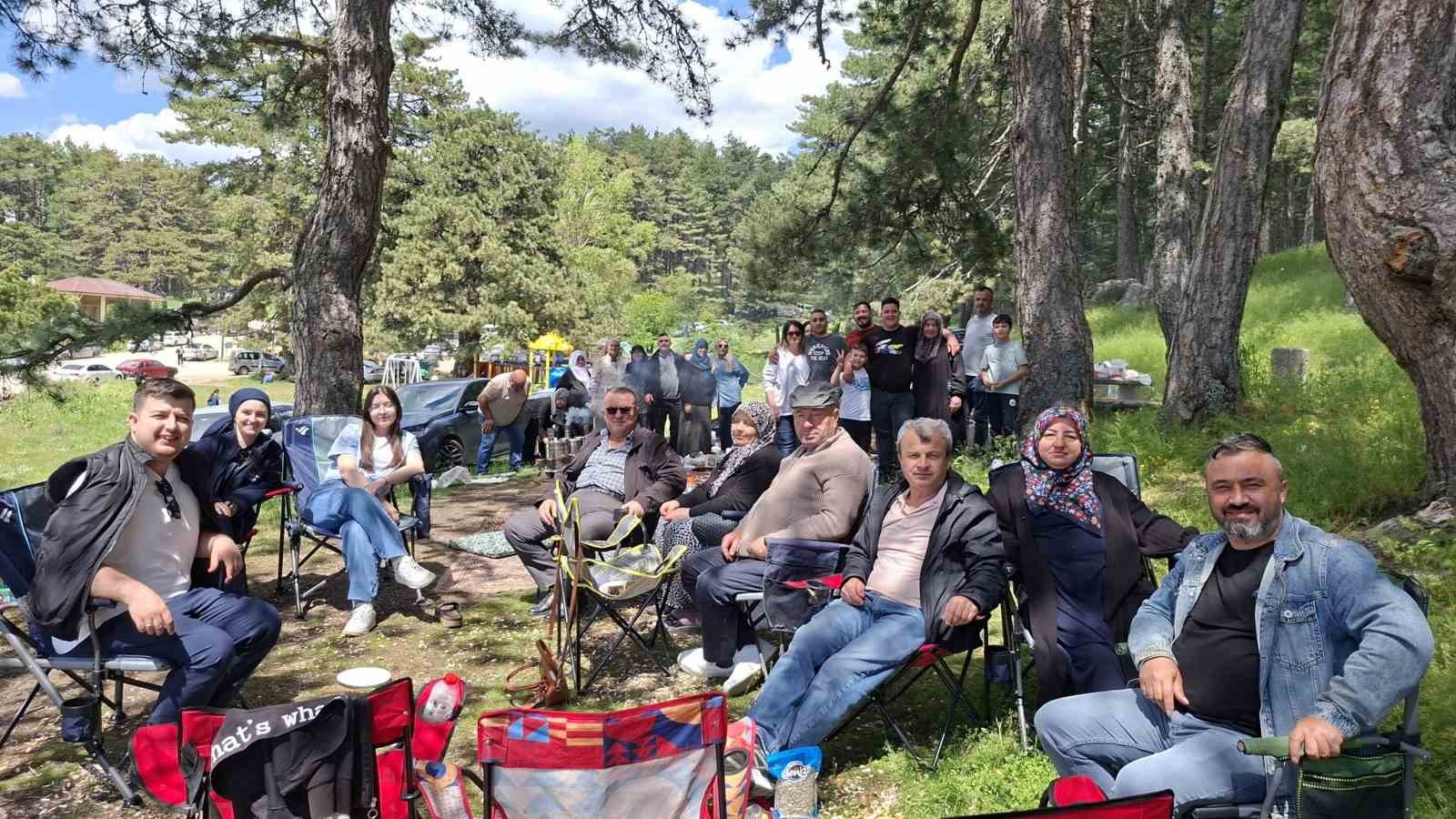 Simav G&ouml;lc&uuml;k Yaylası&rsquo;nda bayram tatili yoğunluğu yaşandı