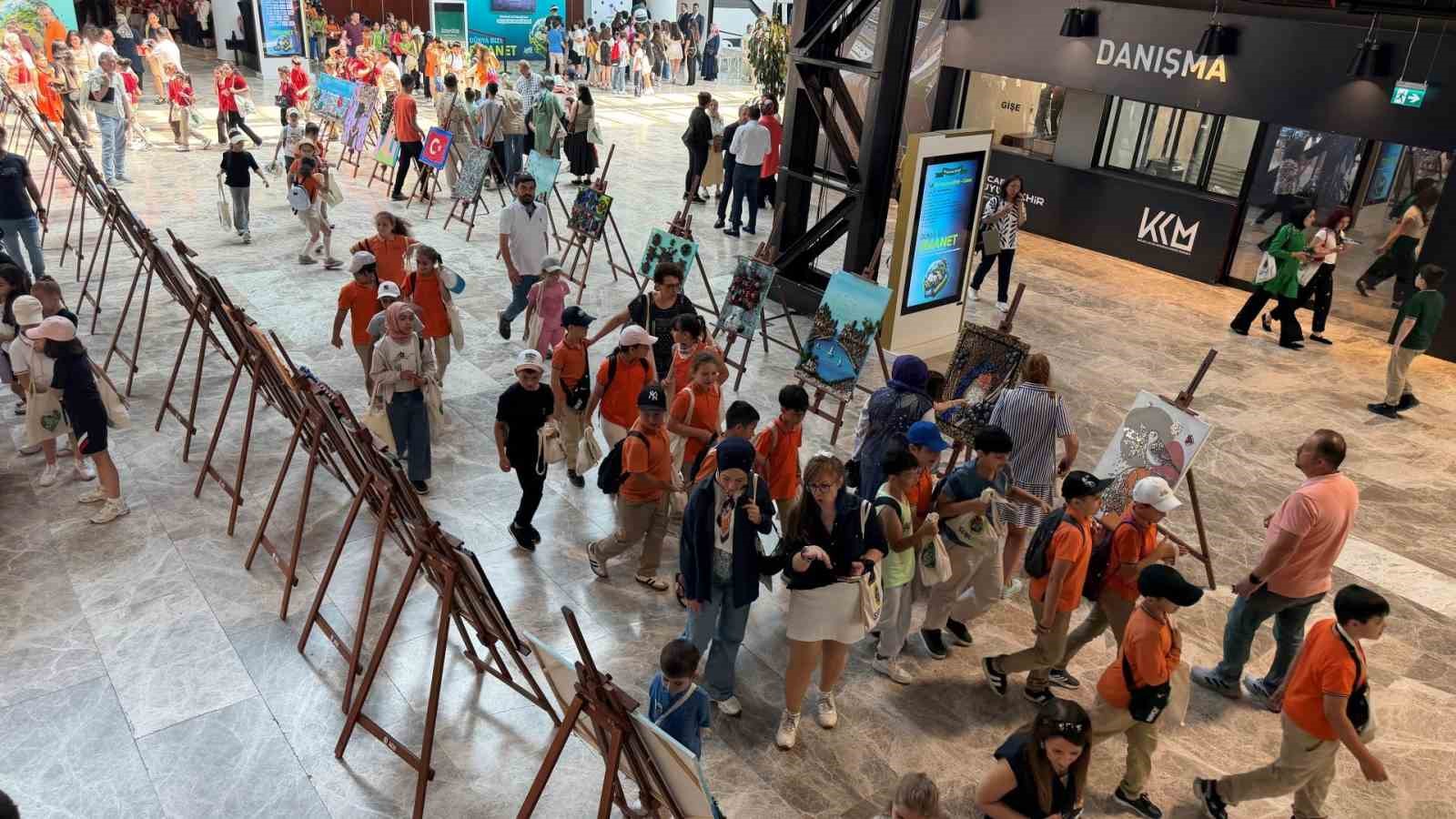 Atıklar, &ouml;zel bireylerin ellerinde sanata d&ouml;n&uuml;şt&uuml;