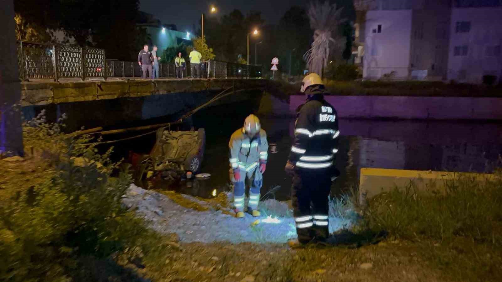 Hatay’da otomobil su kanalına uçtu: 2 yaralı