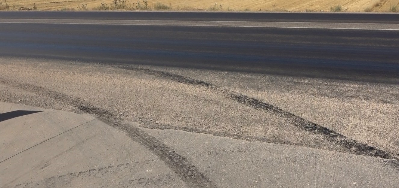 Adıyaman&rsquo;da sıcak hava asfaltı eritti