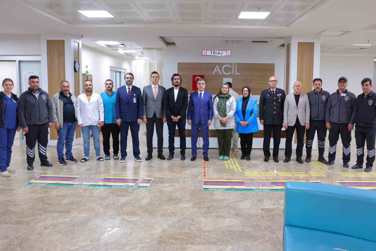 Bayburt&rsquo;ta sağlık &ccedil;alışanları ve hastalarla bayramlaşıldı