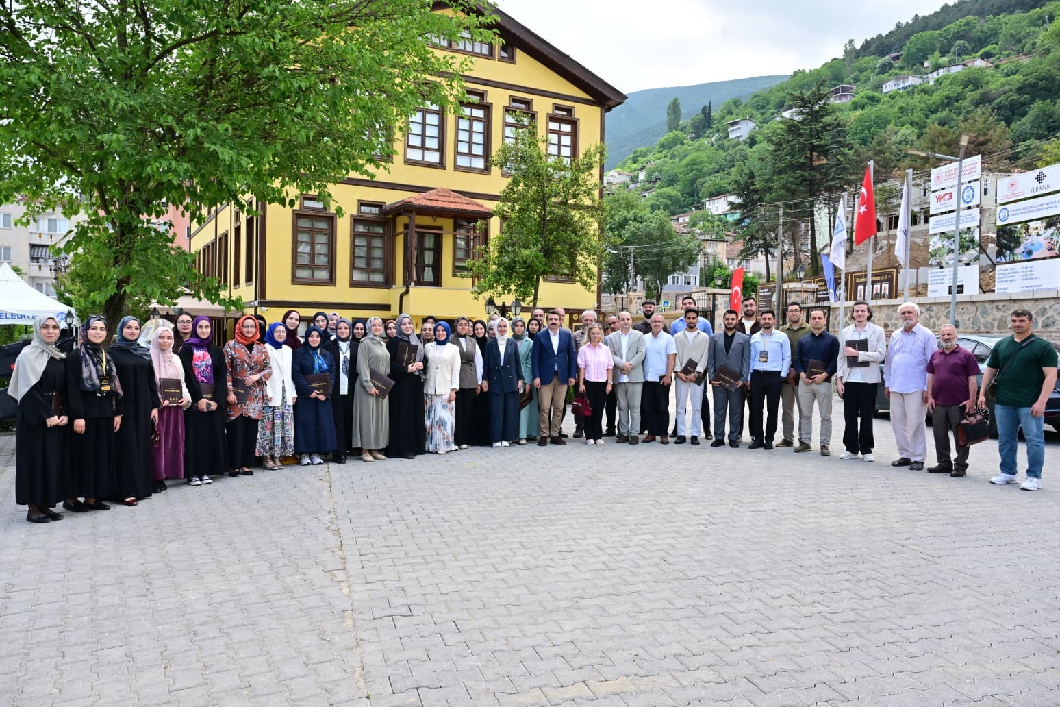 Yıldırım&rsquo;da d&uuml;ş&uuml;nen ve &uuml;reten gen&ccedil;ler yetişiyor