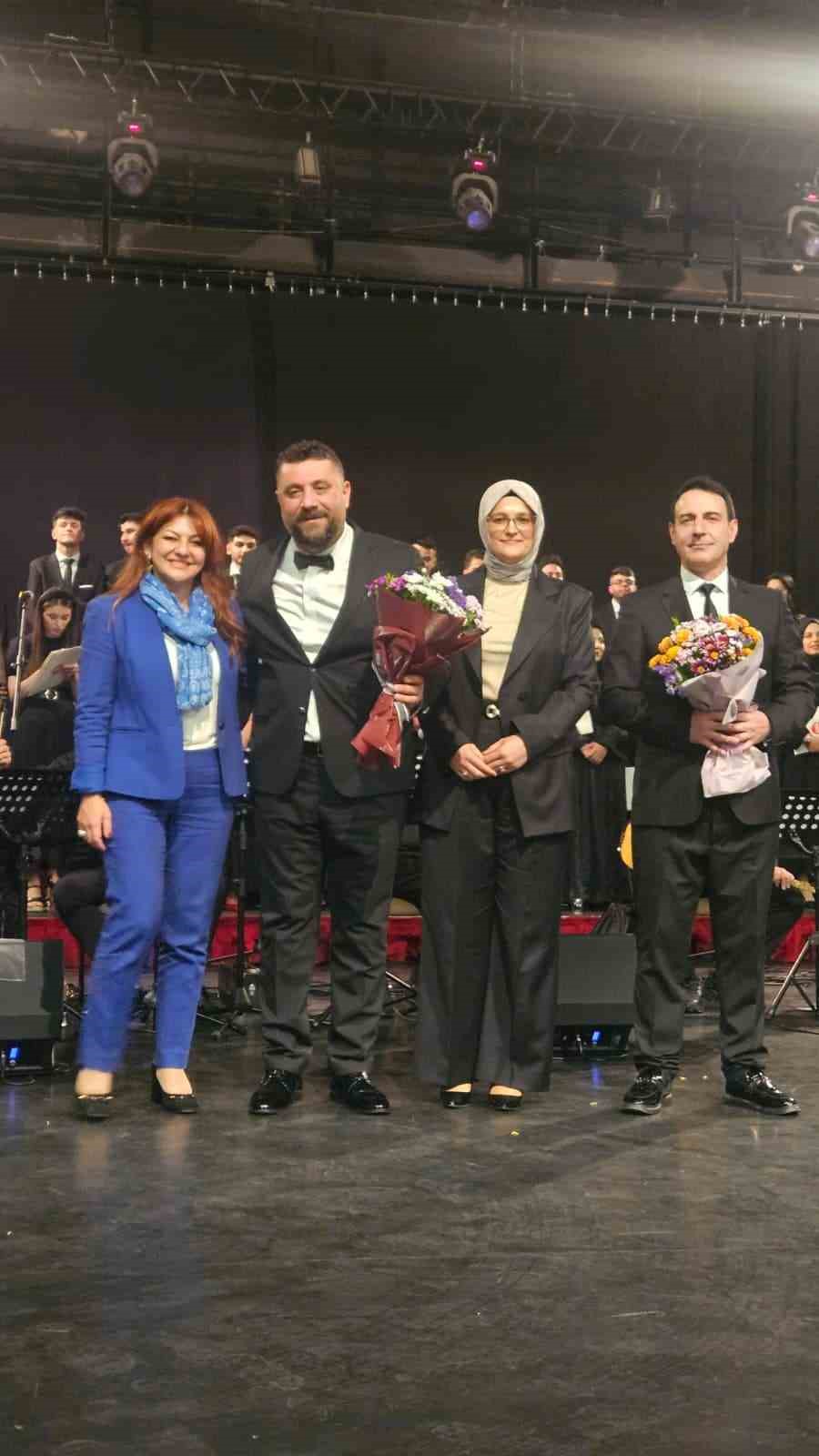 TRT Erzurum Radyosu Gen&ccedil;lik Korosu&rsquo;ndan muhteşem yıl sonu konseri