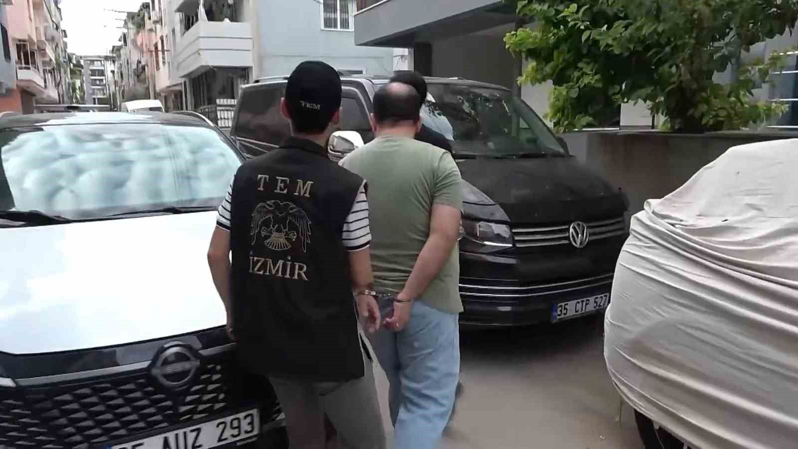 İzmir merkezli 12 ilde FET&Ouml; operasyonu: 80 ş&uuml;pheli yakalandı