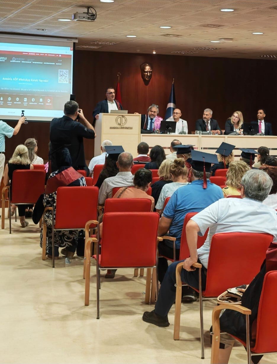 Bursa&rsquo;nın aile hekimi Dr. Ahmet Kartal, 10&rsquo;uncu diplomasını Eskişehir&rsquo;de aldı