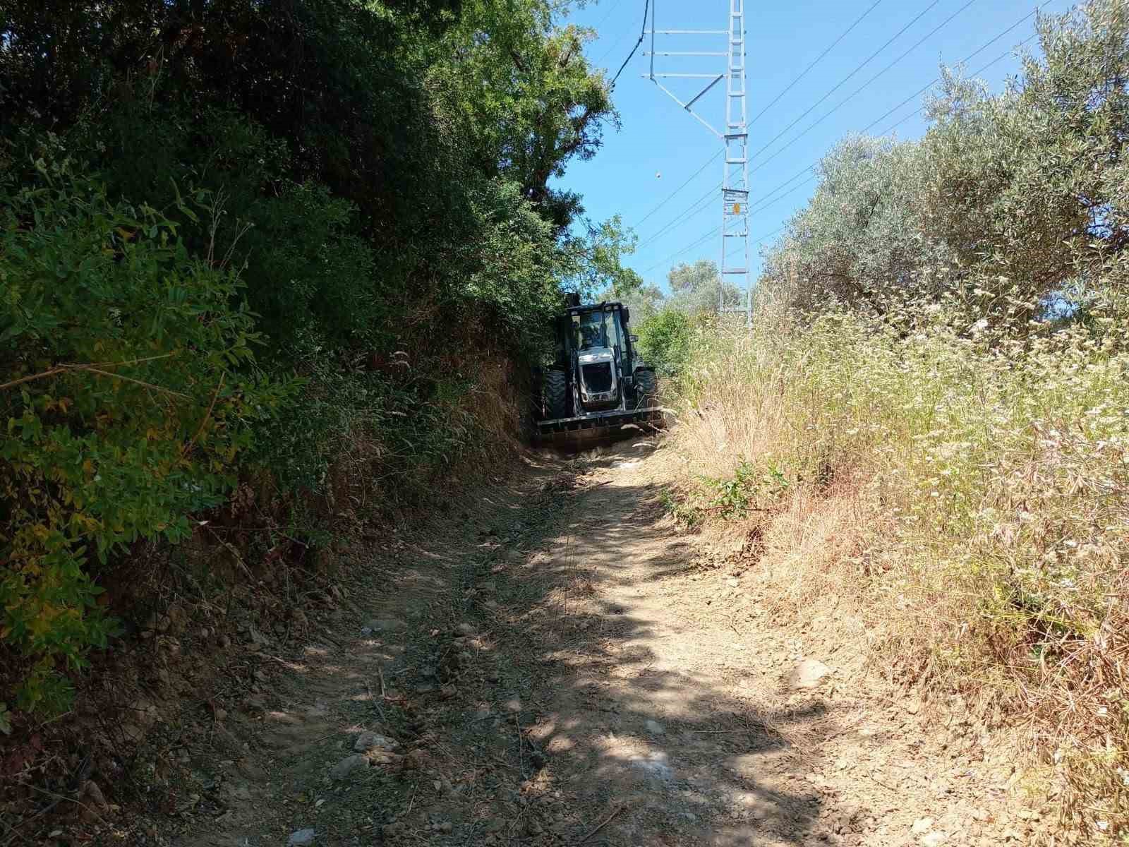 Germencik&rsquo;te yol ve &ccedil;evre d&uuml;zenleme &ccedil;alışmaları s&uuml;r&uuml;yor