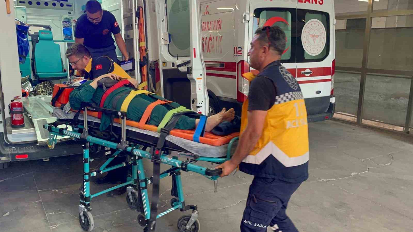 Otomobil şarampole takla attı: 1 &ouml;l&uuml;, 1 yaralı
