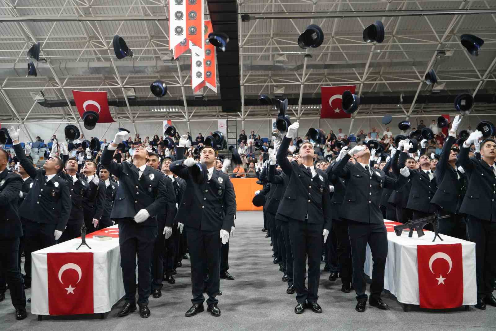 Bayburt&rsquo;ta 342 polis adayı mezuniyet sevinci yaşadı