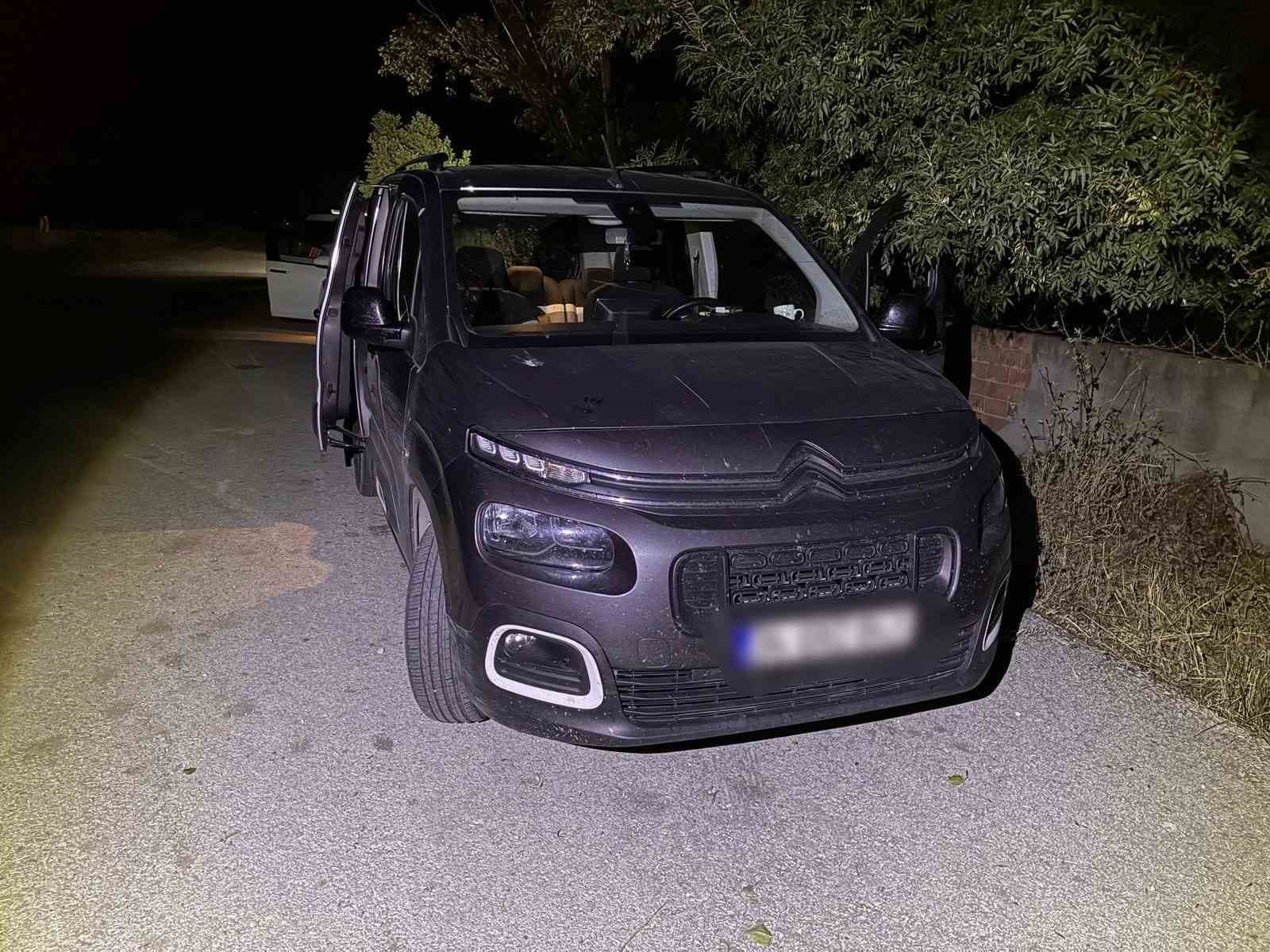 Edirne&rsquo;de g&ouml;&ccedil;men ka&ccedil;ak&ccedil;ılığı operasyonu: 2 g&ouml;zaltı