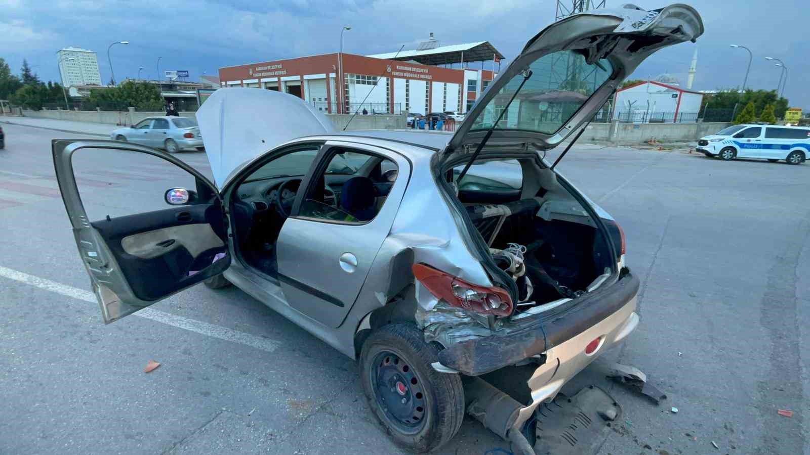 Karaman&rsquo;da iki otomobil &ccedil;arpıştı: 1 yaralı