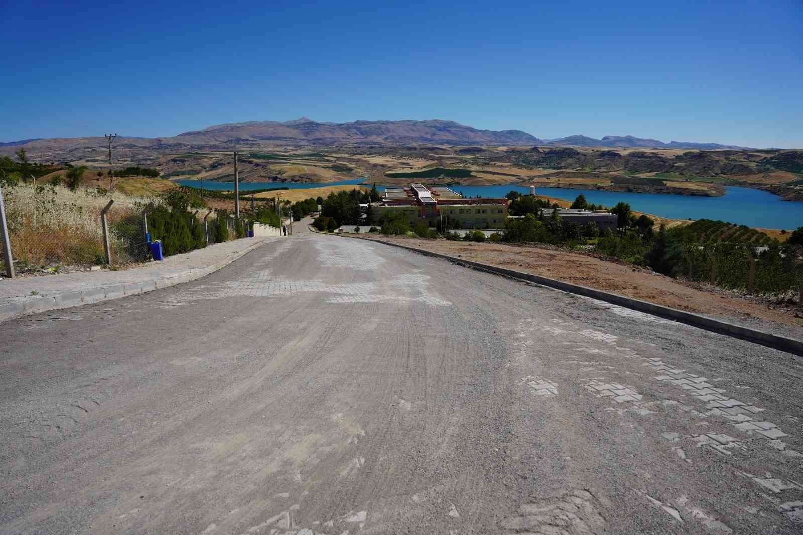 Kahta MYO yolu yeni y&uuml;z&uuml;yle hizmete sunuldu