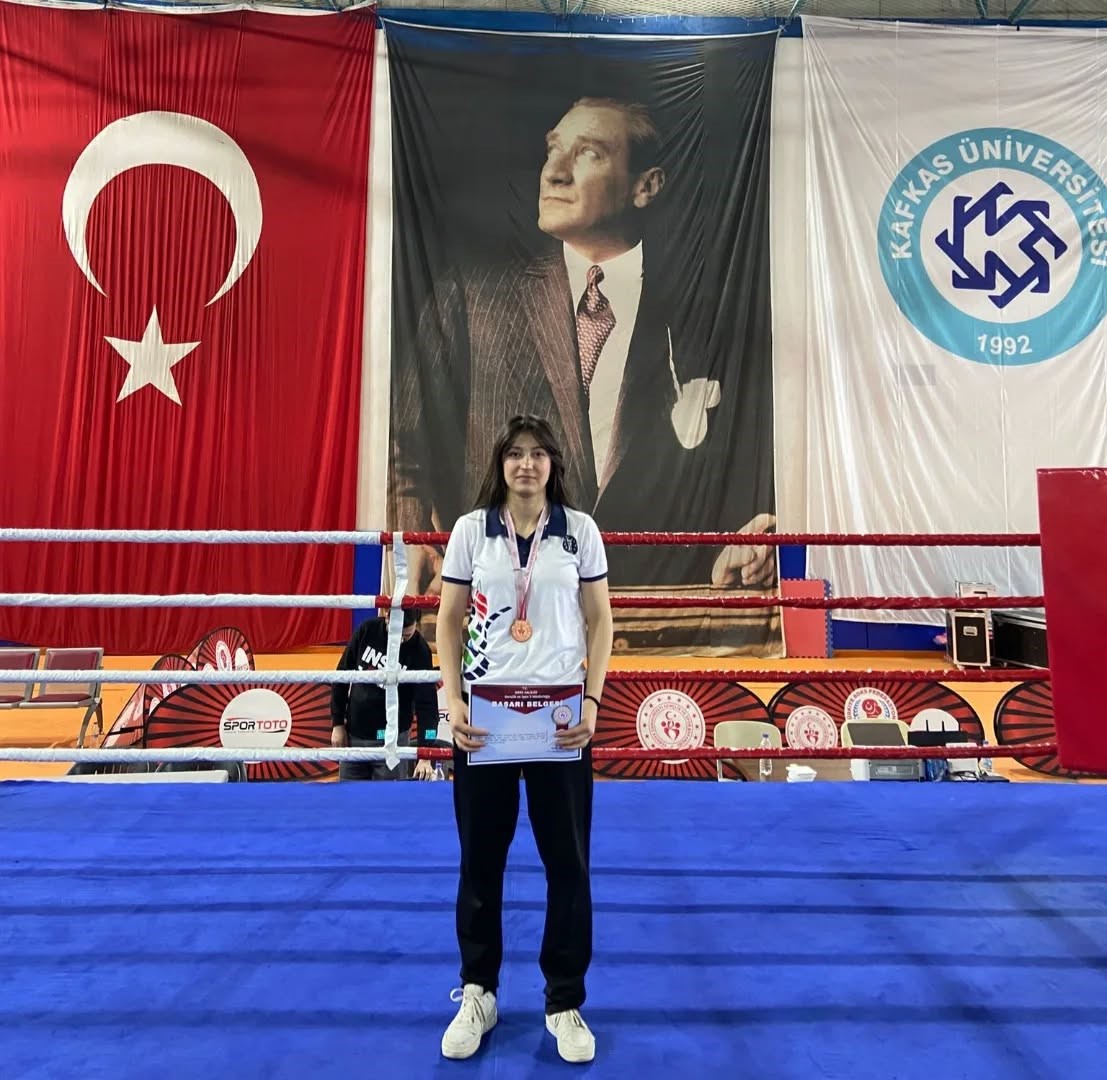 K&uuml;tahya Belediyespor&rsquo;dan T&uuml;rkiye Boks Şampiyonası&rsquo;nda &ccedil;ifte başarı