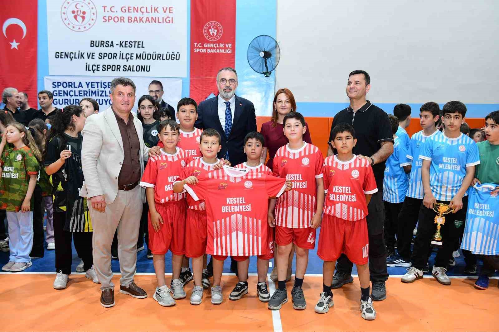 Kestel Belediyesi&rsquo;nden gen&ccedil; sporculara &ccedil;ifte destek
