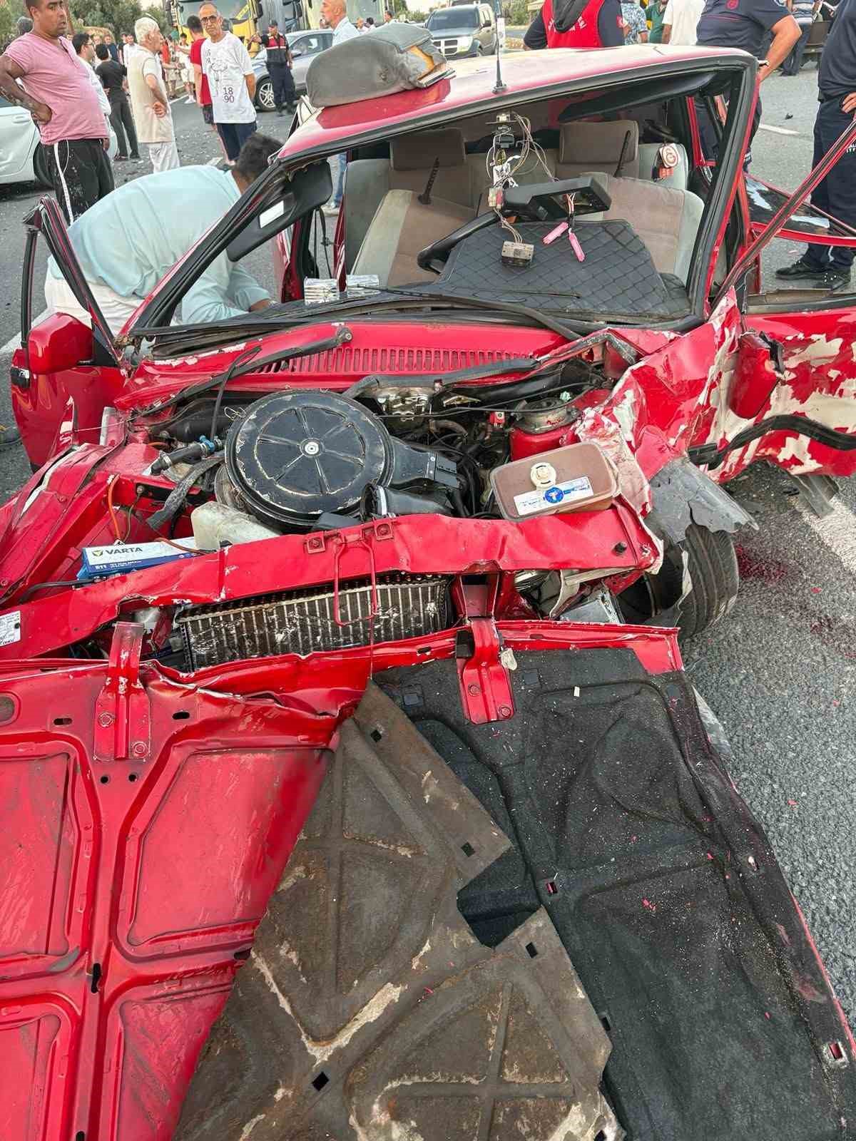 Edremit&rsquo;te otomobiller &ccedil;arpıştı: 2 &ouml;l&uuml;, 3 ağır yaralı