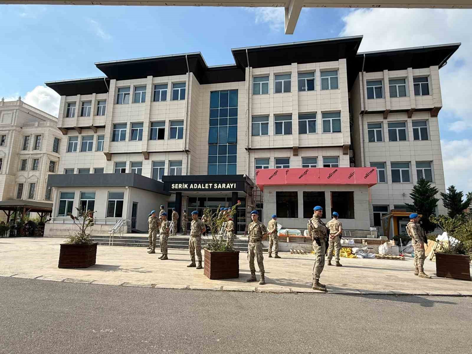 Serik&rsquo;te uyuşturucu operasyonu: 9 g&ouml;zaltı