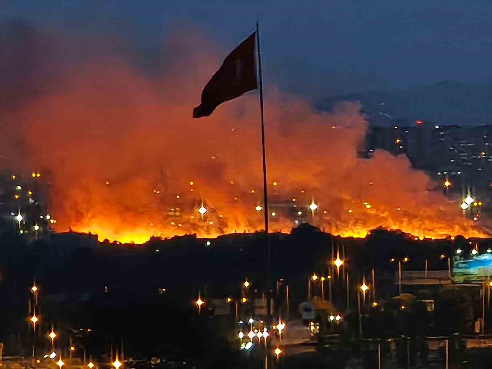 Ankara&rsquo;da otluk arazide &ccedil;ıkan yangın s&ouml;nd&uuml;r&uuml;ld&uuml;
