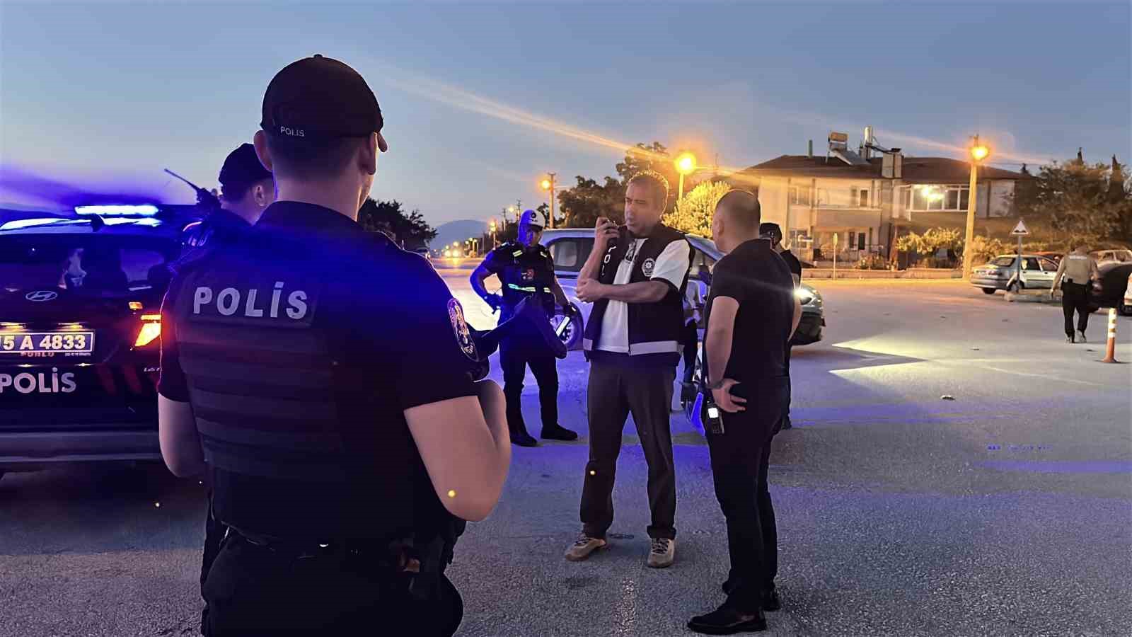 Burdur&rsquo;da polis ekiplerinden sıkı denetim