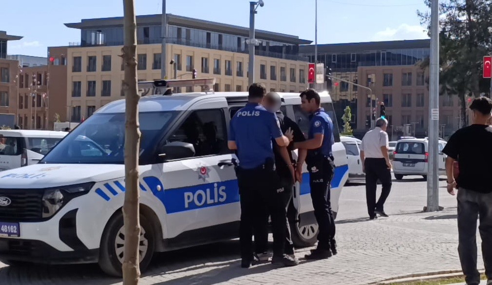 Polis ekiplerine mukavemette bulunan şahıs g&ouml;zaltına alındı