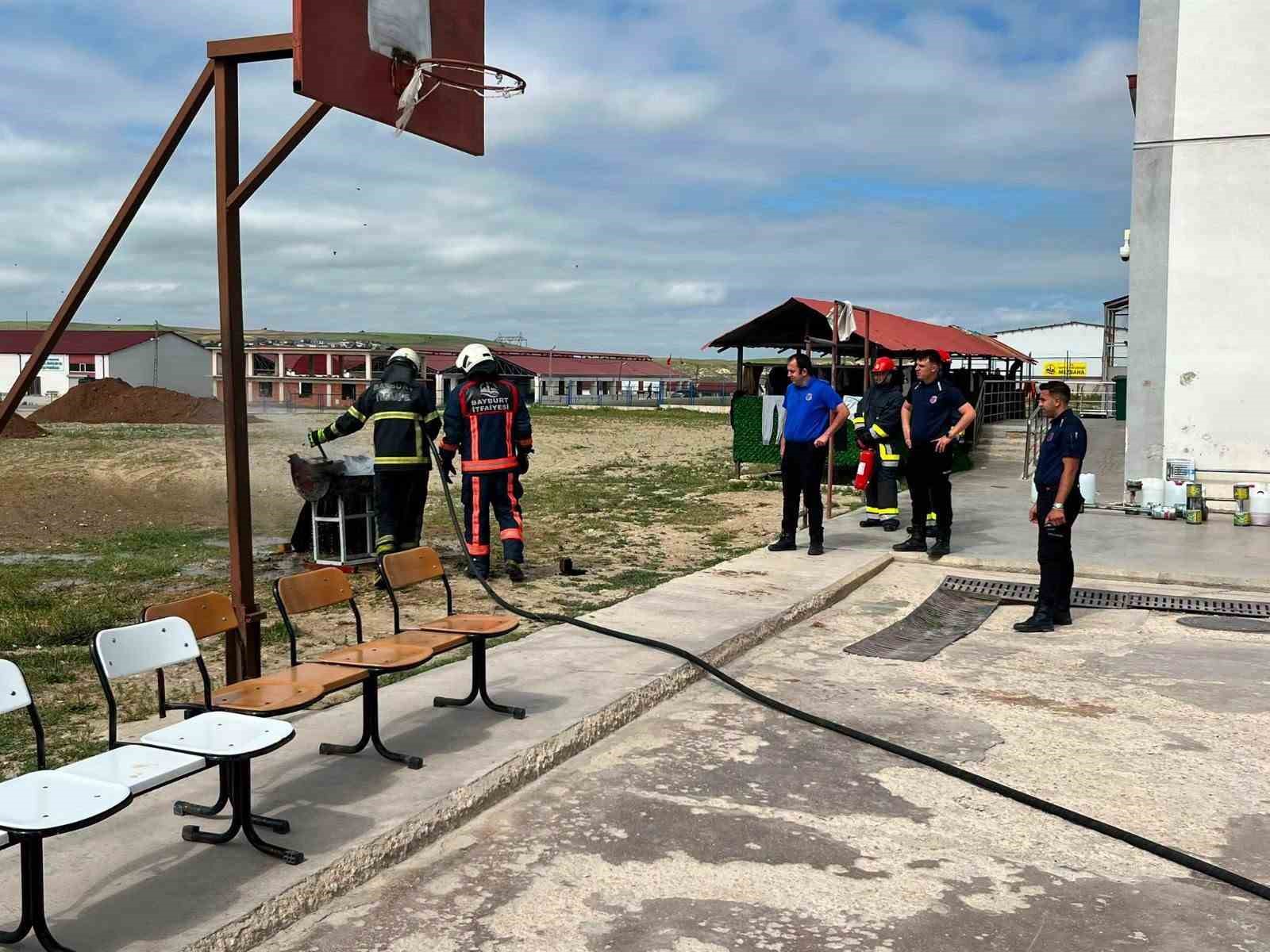 Bayburt A&ccedil;ık Ceza İnfaz Kurumunda yangın tatbikatı yapıldı