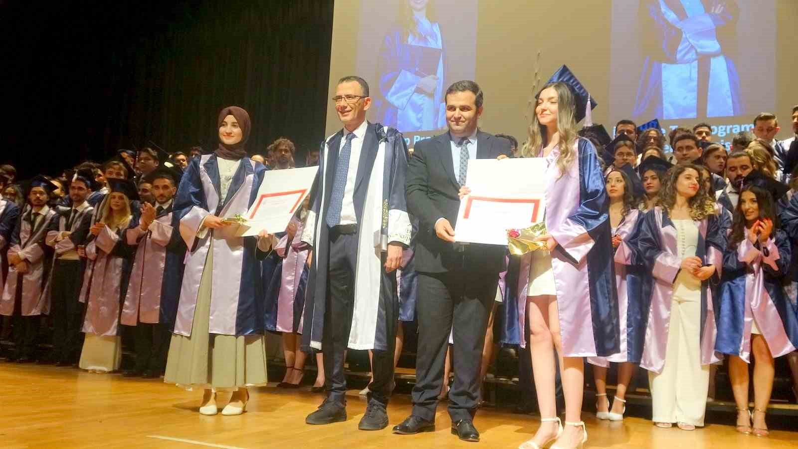 MSK&Uuml; Tıp Fak&uuml;ltesi&rsquo;nde 187 gen&ccedil; hekim şifa dağıtmak i&ccedil;in yola &ccedil;ıktı