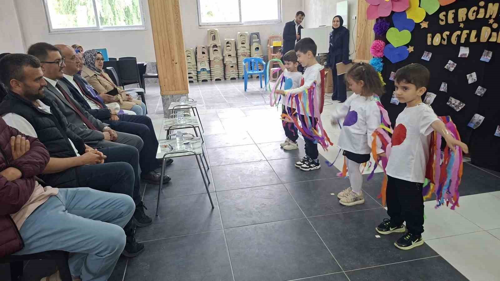 Hisarcık G&uuml;ld&uuml;ren İlkokulu ana sınıfında yıl sonu sergisi