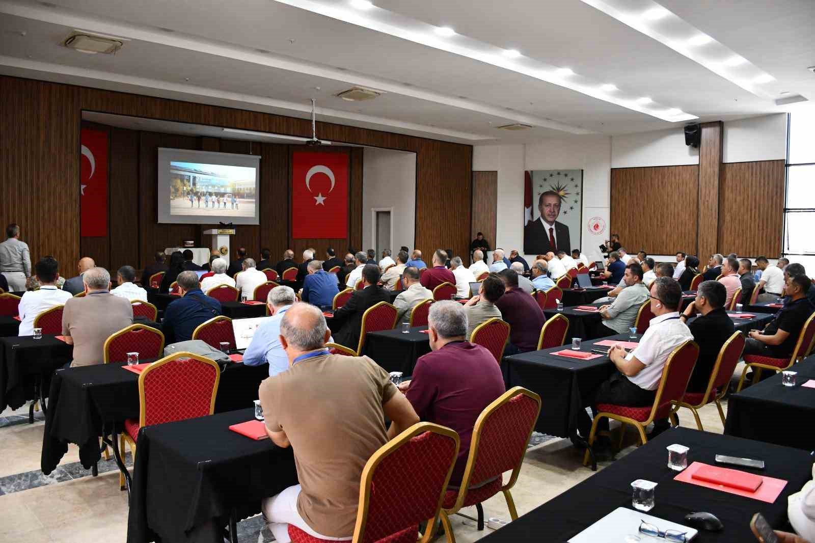 81 ilin &ouml;ğretmenevi m&uuml;d&uuml;rleri Hakk&acirc;ri&rsquo;de buluştu