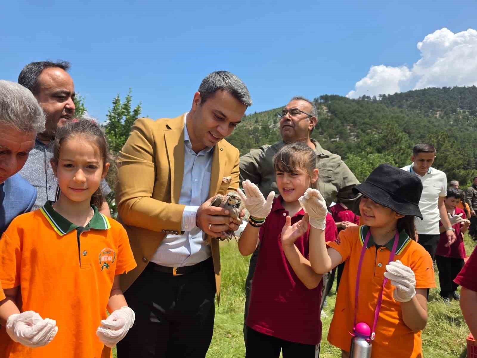 Pozantı&rsquo;da doğaya 300 kınalı keklik salındı