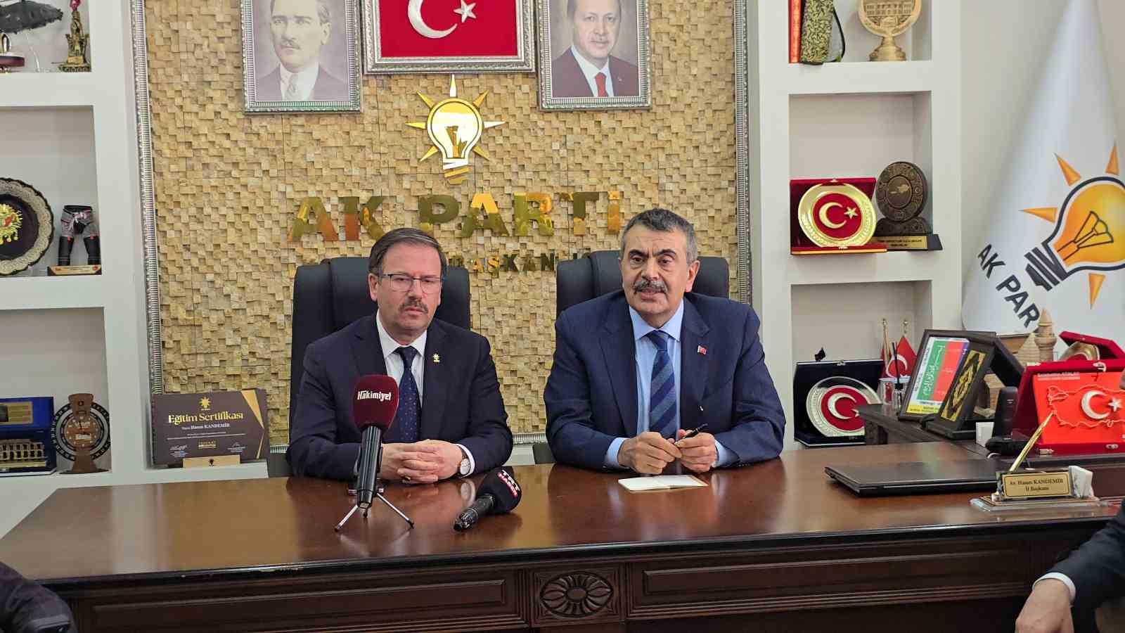 Bakan Tekin: "Derslik başına d&uuml;şen &ouml;ğrenci sayısı T&uuml;rkiye genelinde 20&rsquo;li rakamlara d&uuml;şt&uuml;"