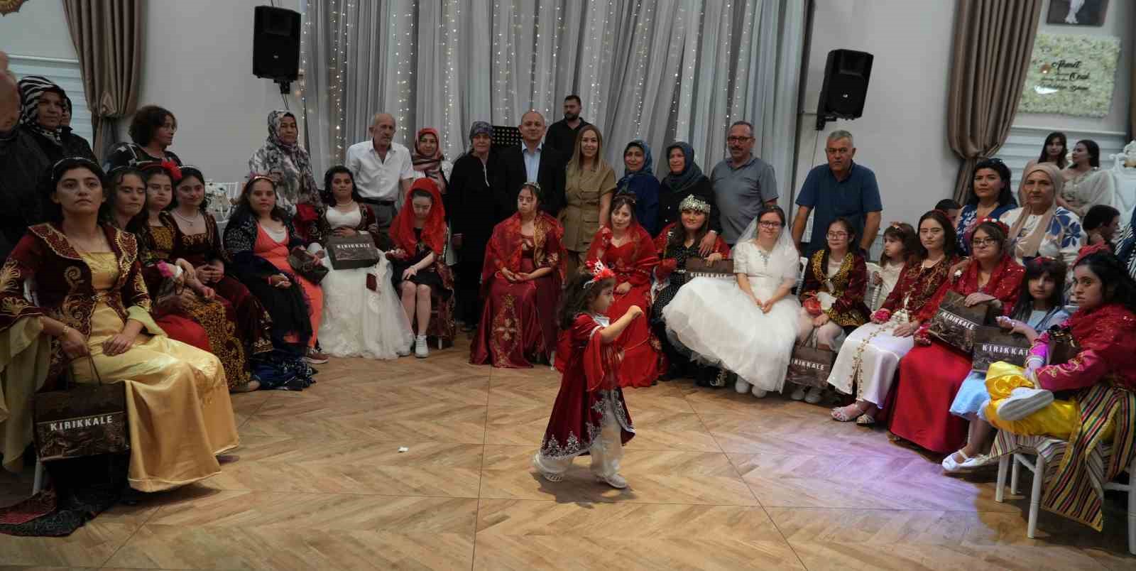 Down sendromlu gen&ccedil; kızların kına hayali ger&ccedil;ek oldu