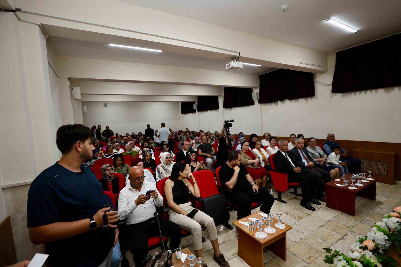Aksaray’da okullarda velilere narkotik farkındalık eğitimi veriliyor