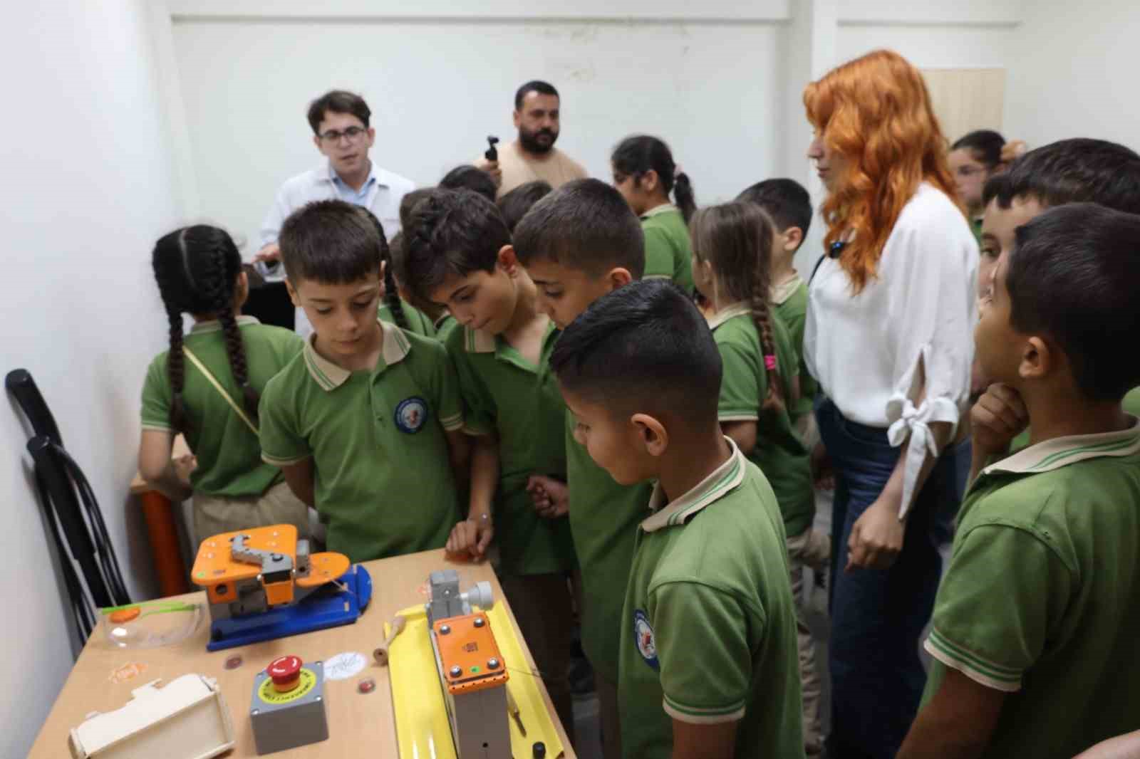 Minik öğrenciler Hatay bilim merkezinde bilimle buluştu