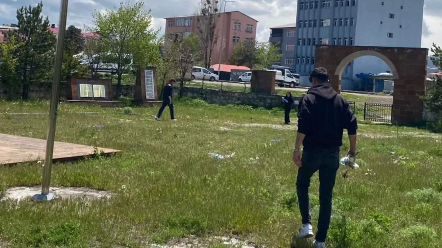&Ccedil;ıldır&rsquo;da &ouml;ğrencilerinden &ouml;rnek davranış