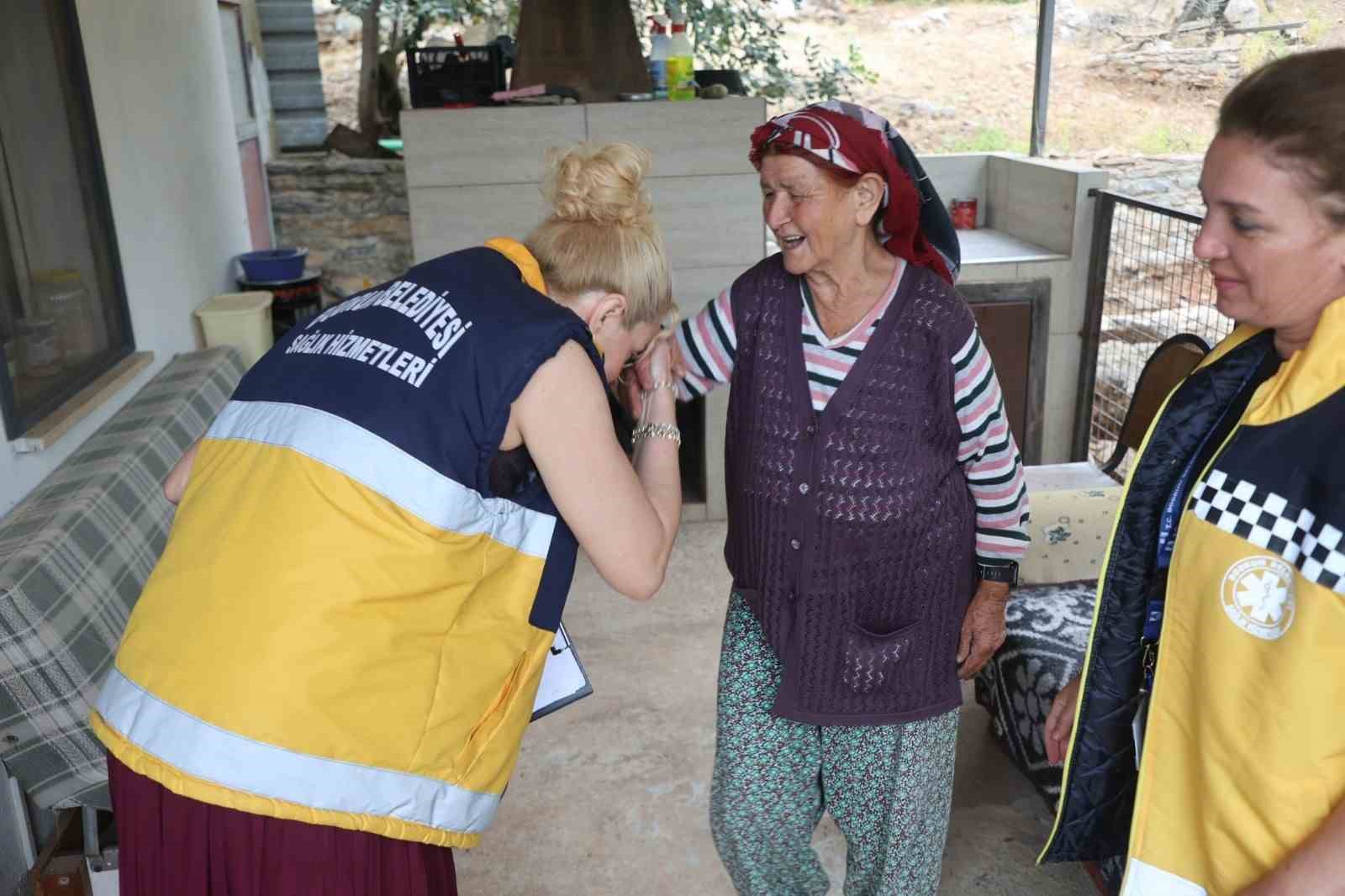 Bodrum Belediyesi&rsquo;nden yatağa bağımlı hastalara bayram ziyareti