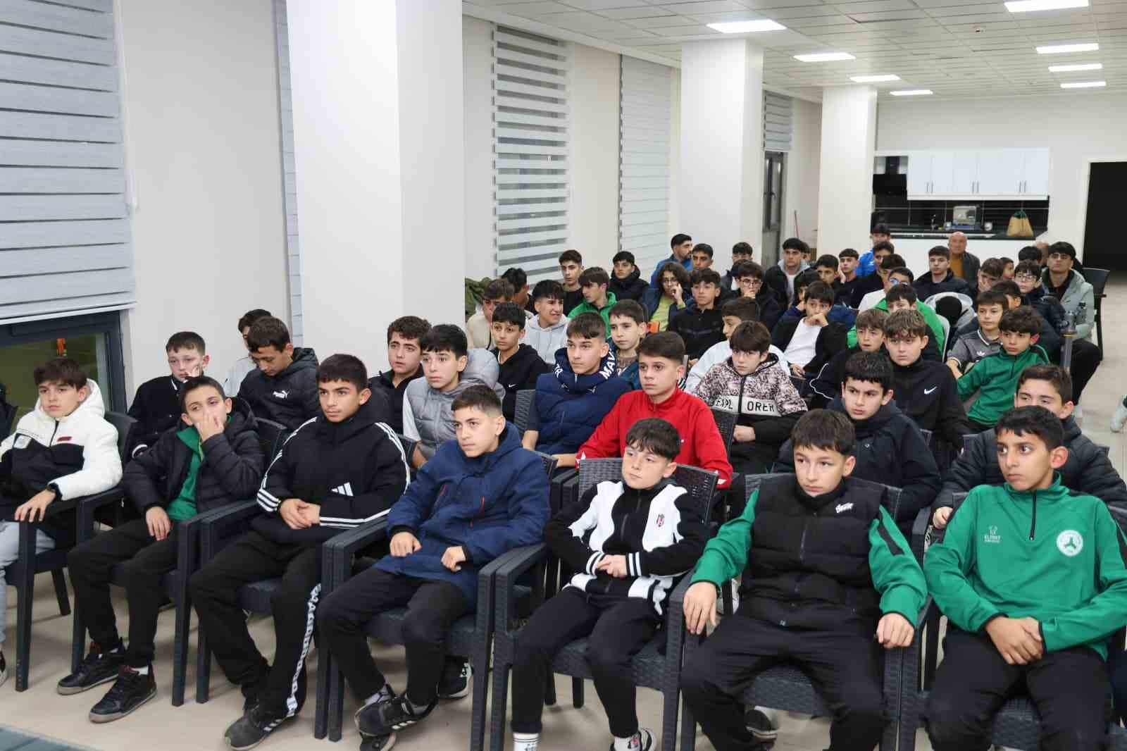 Gebze&rsquo;de futbol ve manevi eğitim bir arada