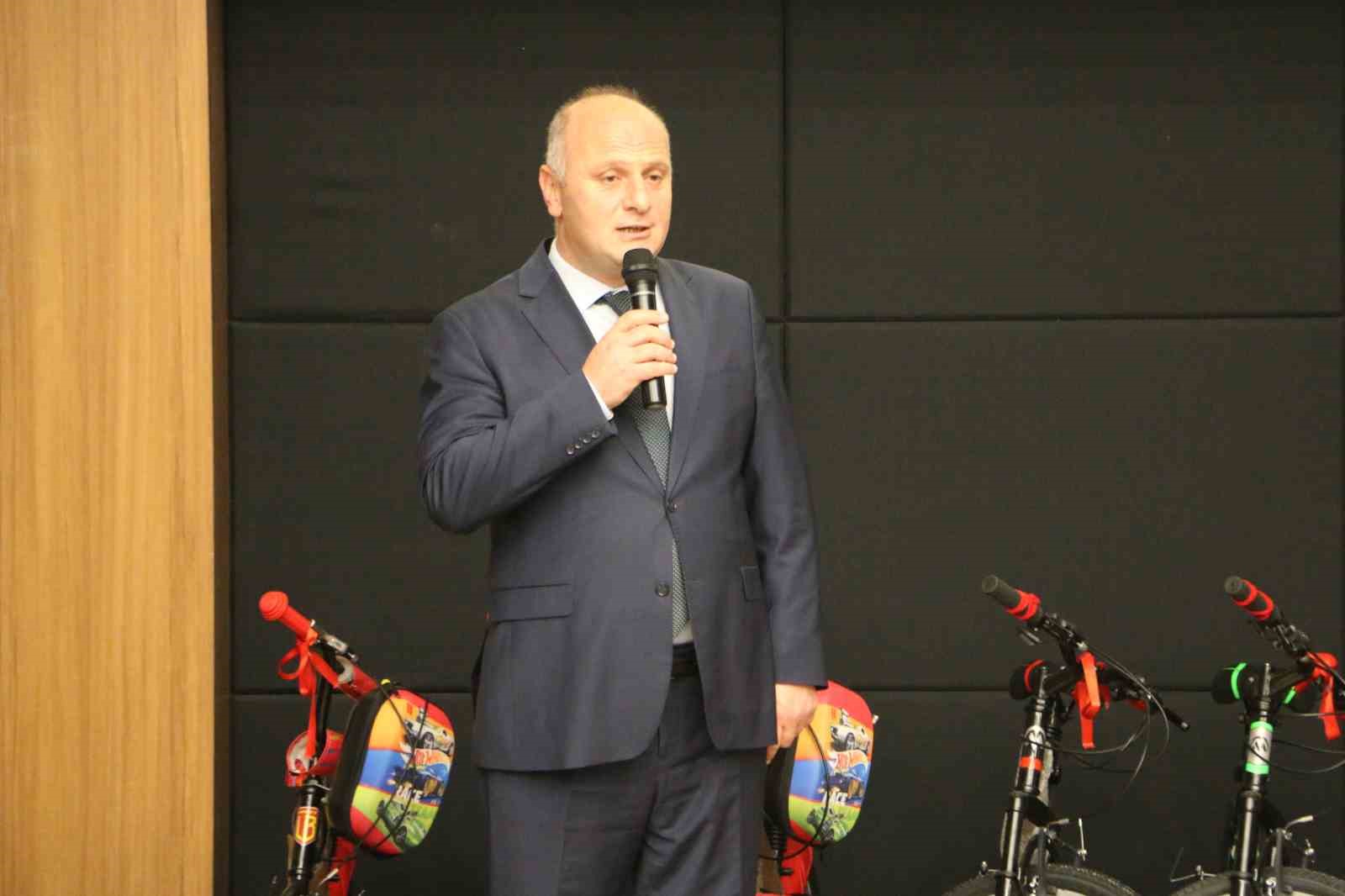 Diyarbakırlı &ouml;ğrenciler &ouml;d&uuml;llerini aldı