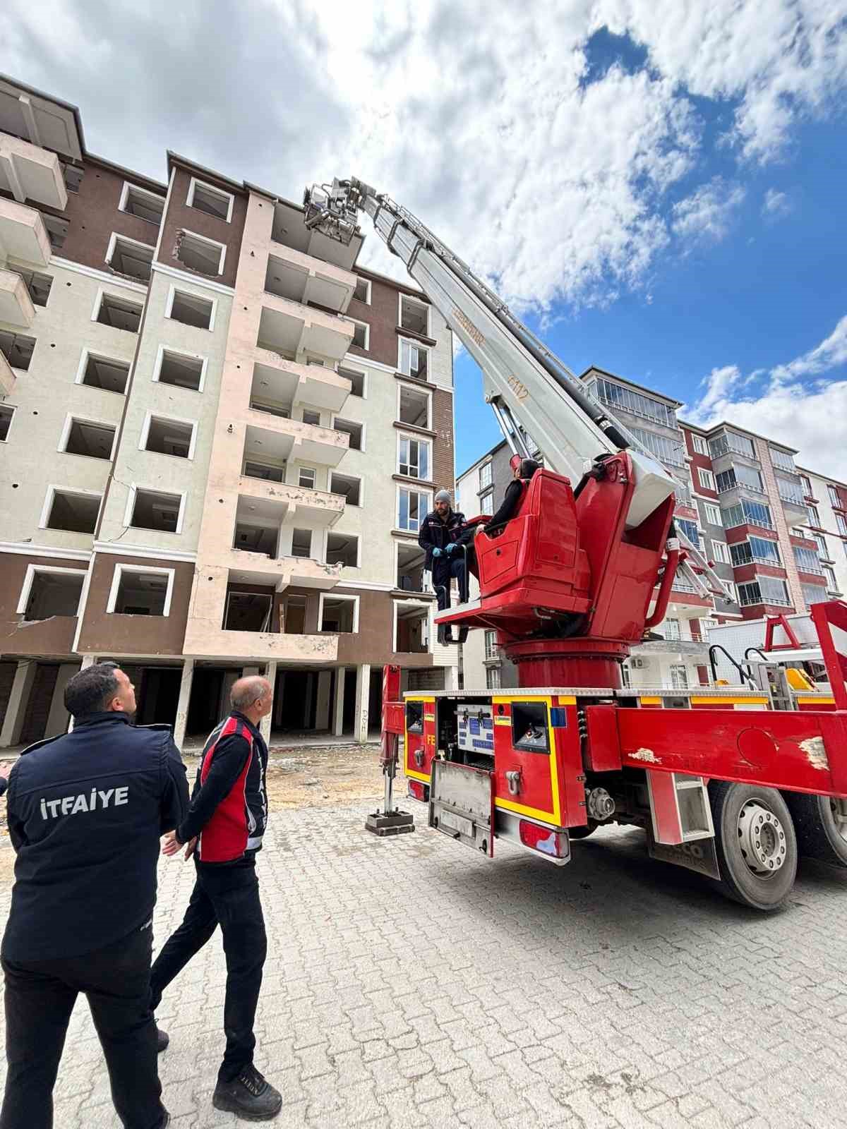 Kocaeli İtfaiyesinin tecr&uuml;besi Besni&rsquo;ye taşındı