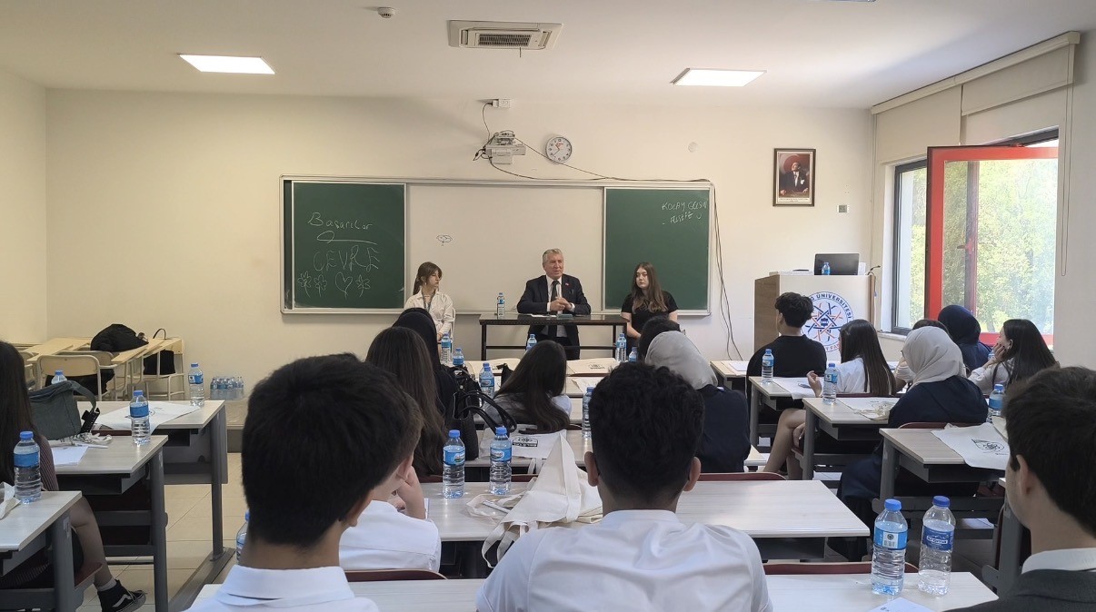 Bursa&rsquo;nın en iyi liselerinin &ouml;ğrencileri &ccedil;alıştayda buluştu