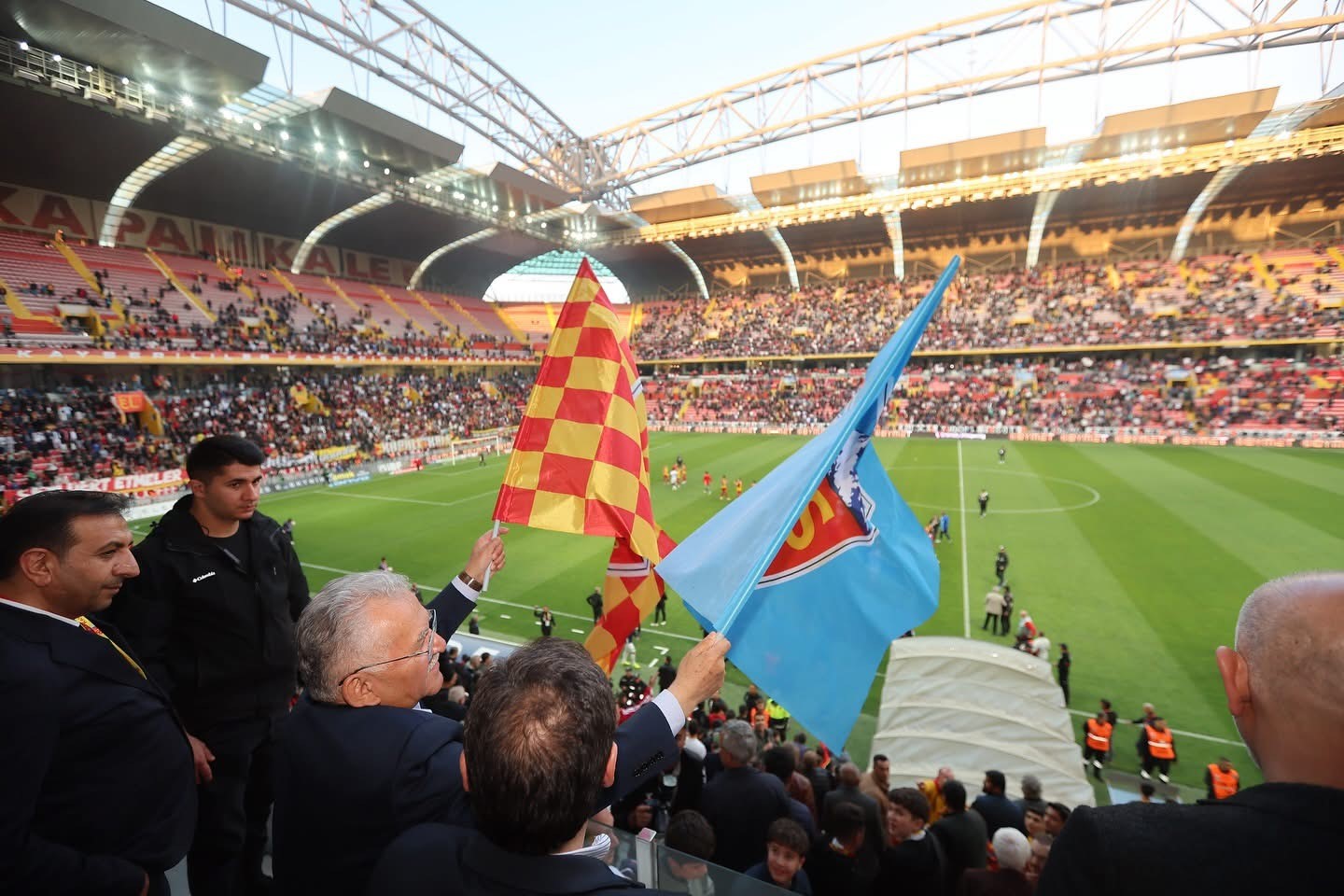 Kayserispor Onursal Başkanı B&uuml;y&uuml;kkılı&ccedil;: "Herkes &uuml;zerine d&uuml;şeni yaparsa başarırız"