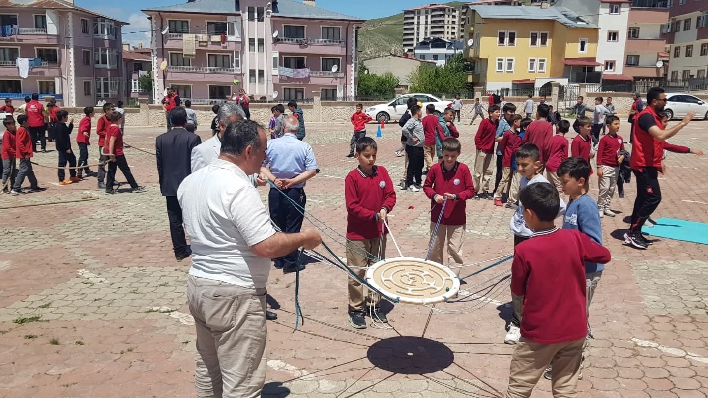 Bayburt&rsquo;ta &Ccedil;EDES yıl sonu şenliği d&uuml;zenlendi
