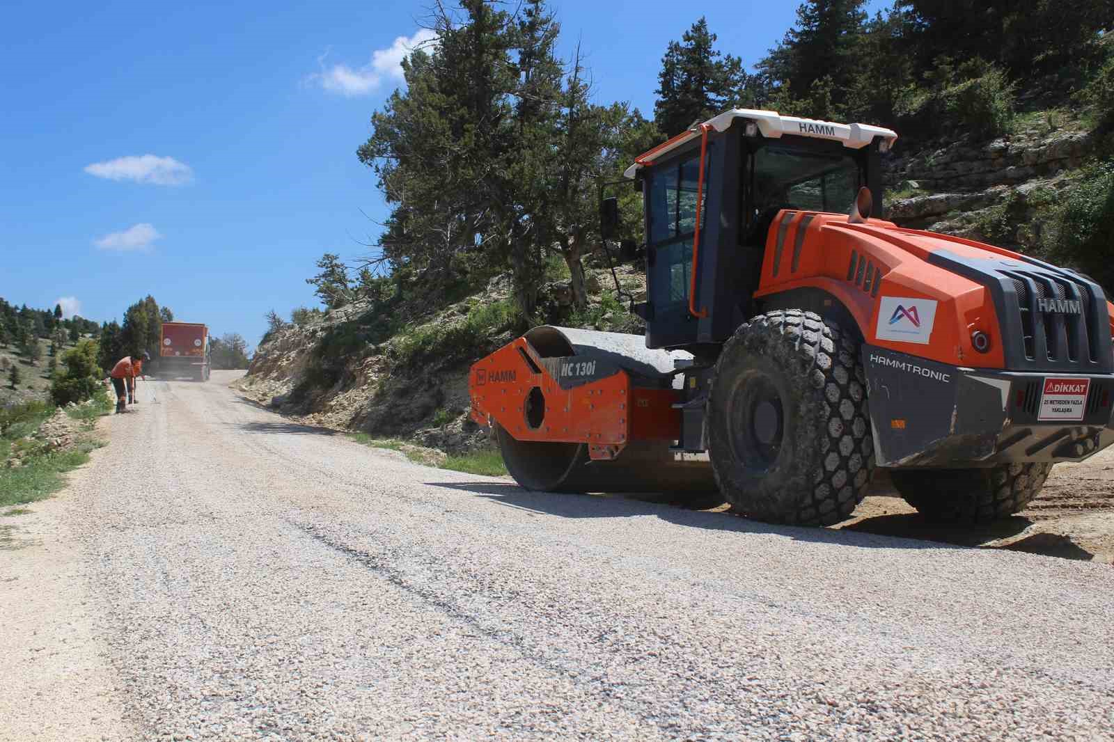Mersin&rsquo;de kırsal ulaşımı rahatlatan asfalt &ccedil;alışması tamamlandı