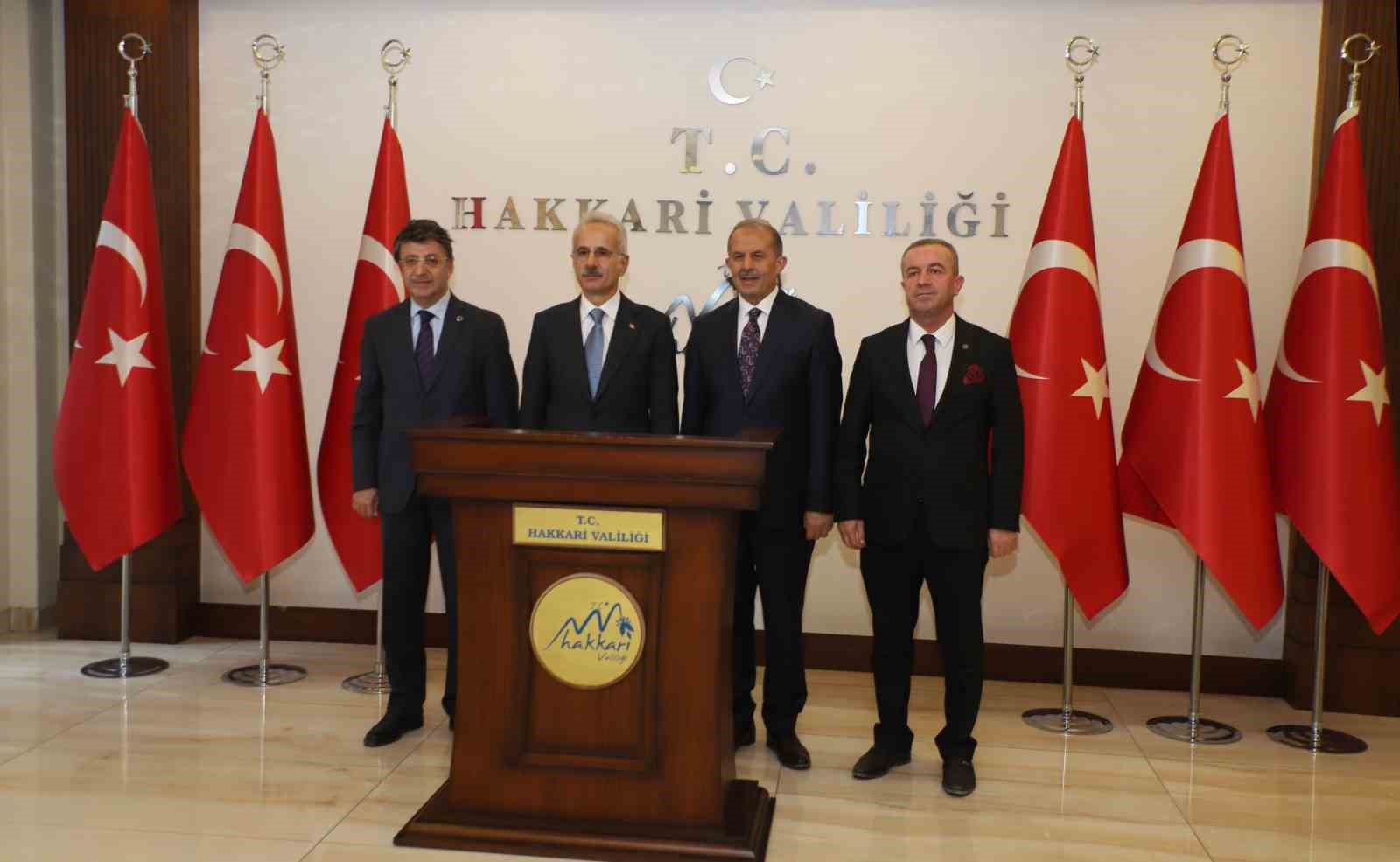 Bakan Uraloğlu&rsquo;nun Hakkari temasları