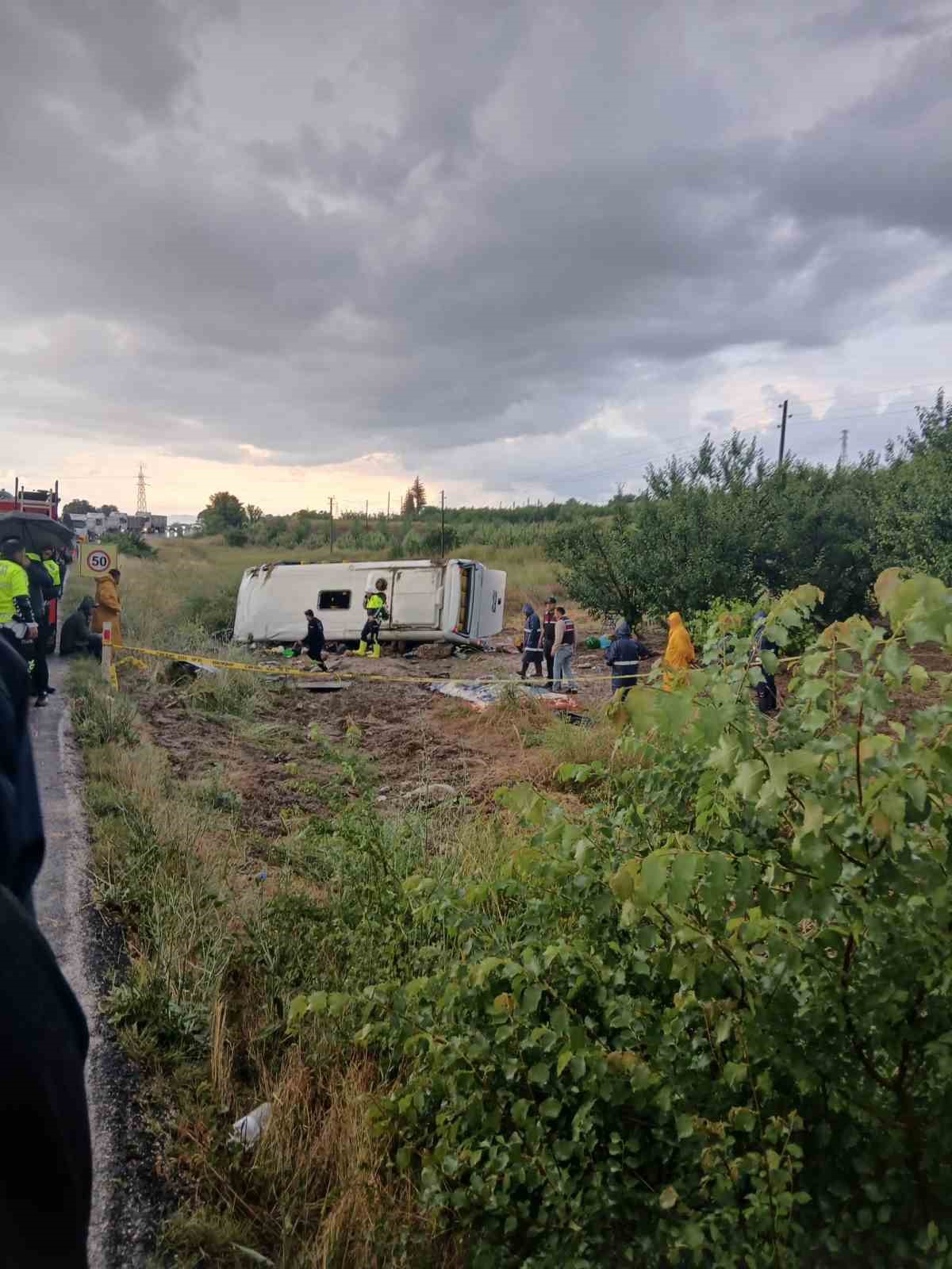 Isparta Valiliğinden kaza a&ccedil;ıklaması: 4 &ouml;l&uuml;, 26 yaralı
