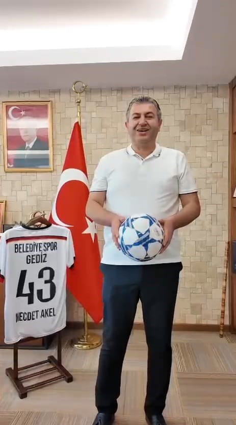 Gediz Belediyesinin A Mill&icirc; Futbol Takımı&rsquo;na destek videosu viral oldu